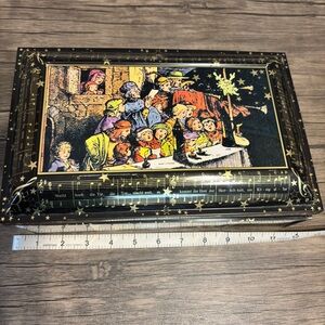 Otto Schmidt Christmas Tin Origin: Nuremberg Germany Theme: Nativity Scene VTG